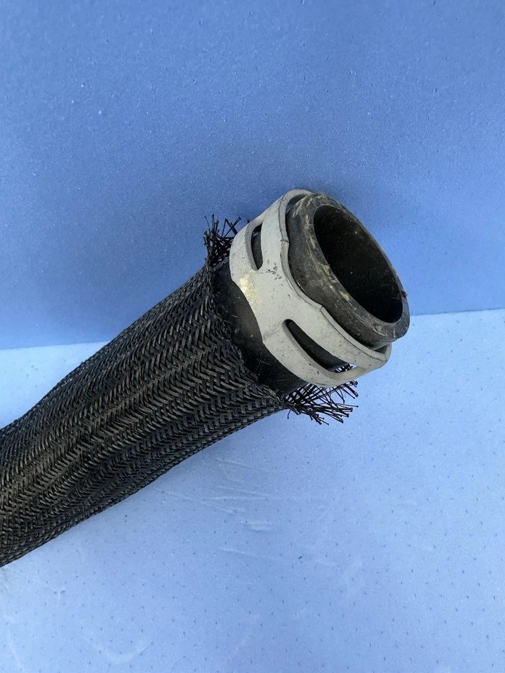 NUEVO REFRIGERANTE RADIADOR GM OEM - MANGUERA INFERIOR - GENERAL MOTORS GMC 15135283 Foto 2 de 4