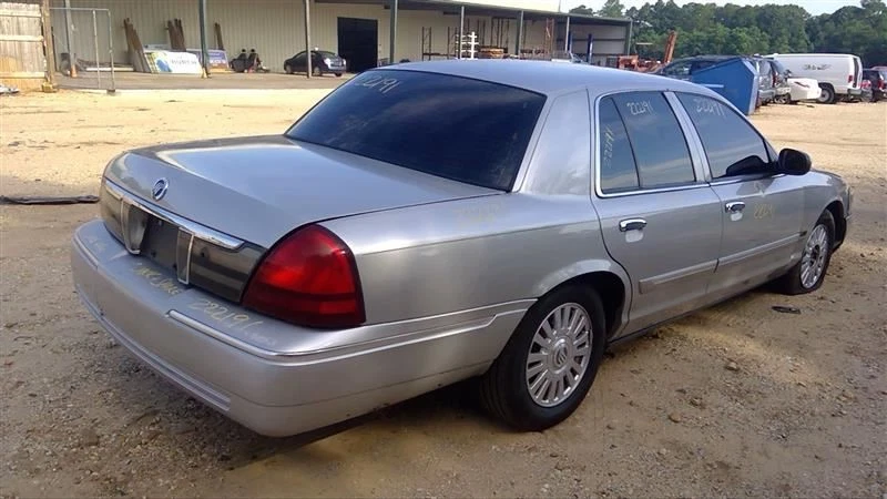 (LOCAL PICKUP ONLY) Hood Fits 98-11 CROWN VICTORIA 971114 - Image 4 of 4