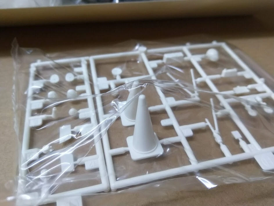 Aoshima 1:24 plastic model Porsche Carrera & Police figures -You're under arrest - Image 4 of 4