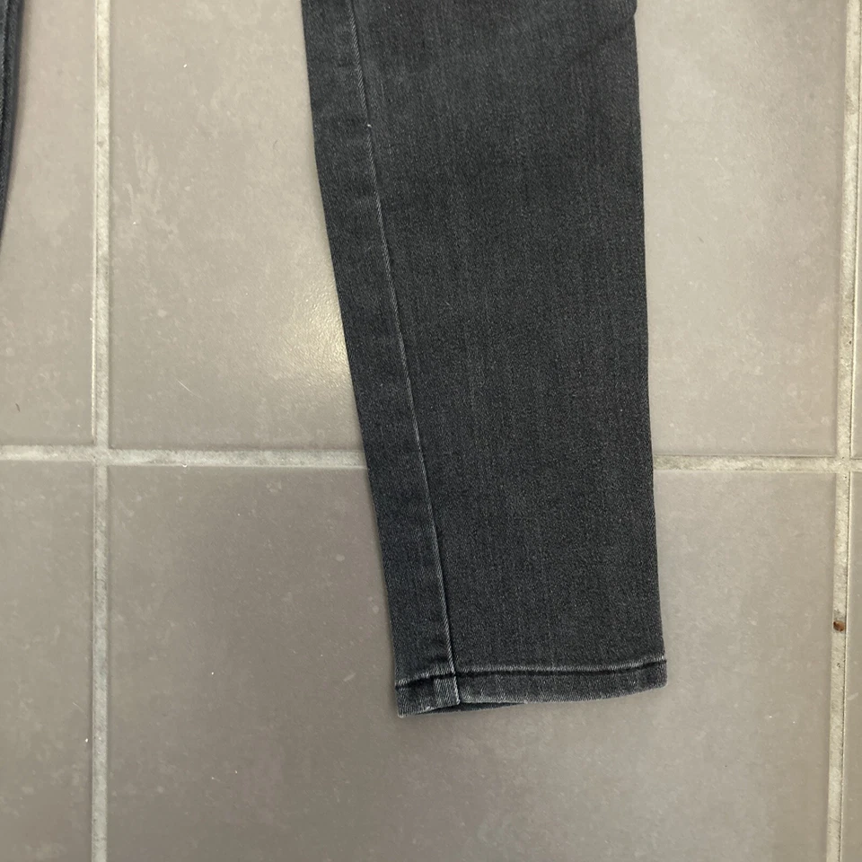 Pantalones de mezclilla para mujer TSUBI Ksubi talla 27 desvanecidos negros/grises elásticos tiro bajo pierna recta Foto 3 de 4