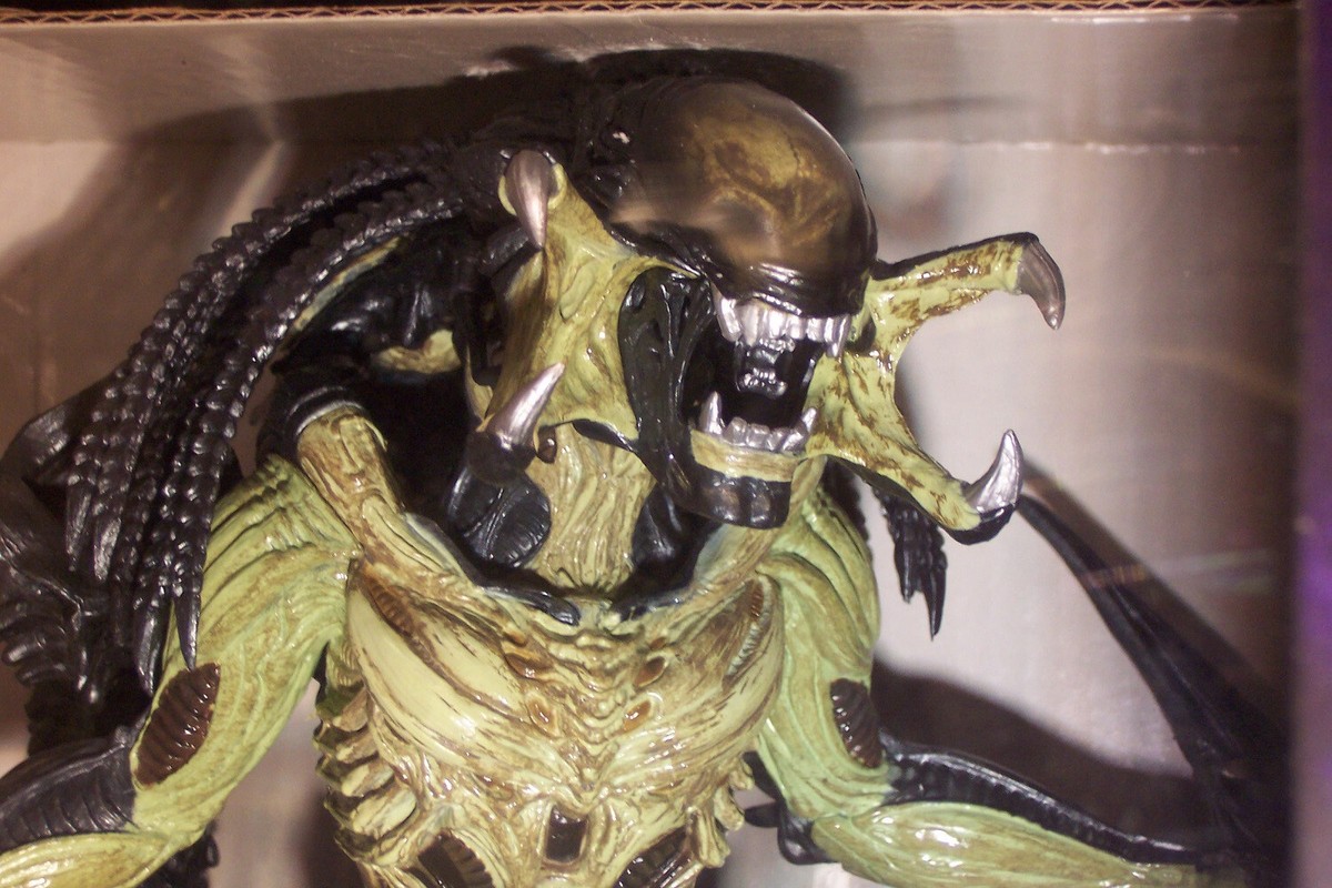 ALIEN VS PREDATOR 2: REAL PREDALIEN 8 inch DELUXE ACTION ALIEN VS PREDATOR 2: REAL PREDALIEN 8 inch DELUXE ACTION
