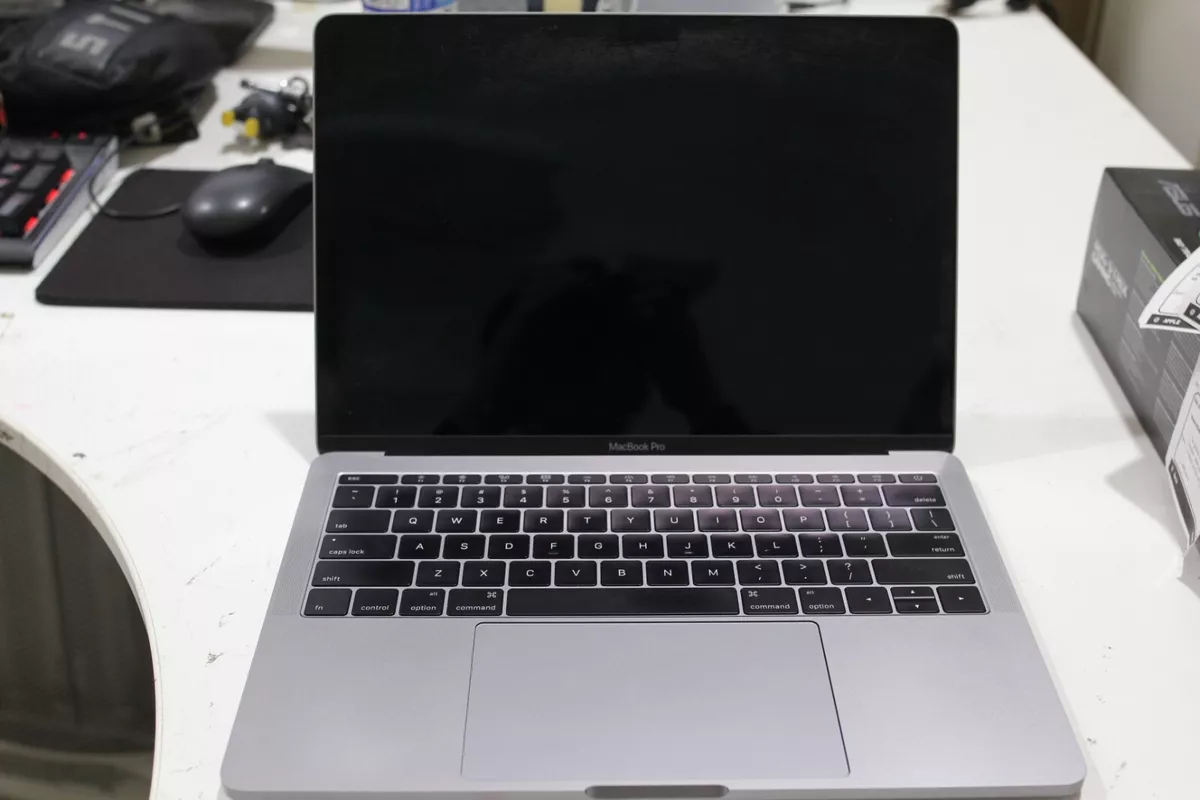 2017 Apple MacBook Pro A1708 I7-7660u 2.50GHz 500GB SSD 8GB Space Gray Grade A 2017 Apple MacBook Pro A1708 I7-7660u 2.50GHz 500GB SSD 8GB Space Gray Grade A