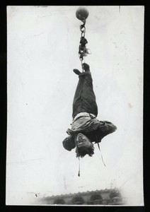 Harry-Houdini-1916-Midair-Straightjacket-NYC-Magician-Original-Photo-VERY-RARE