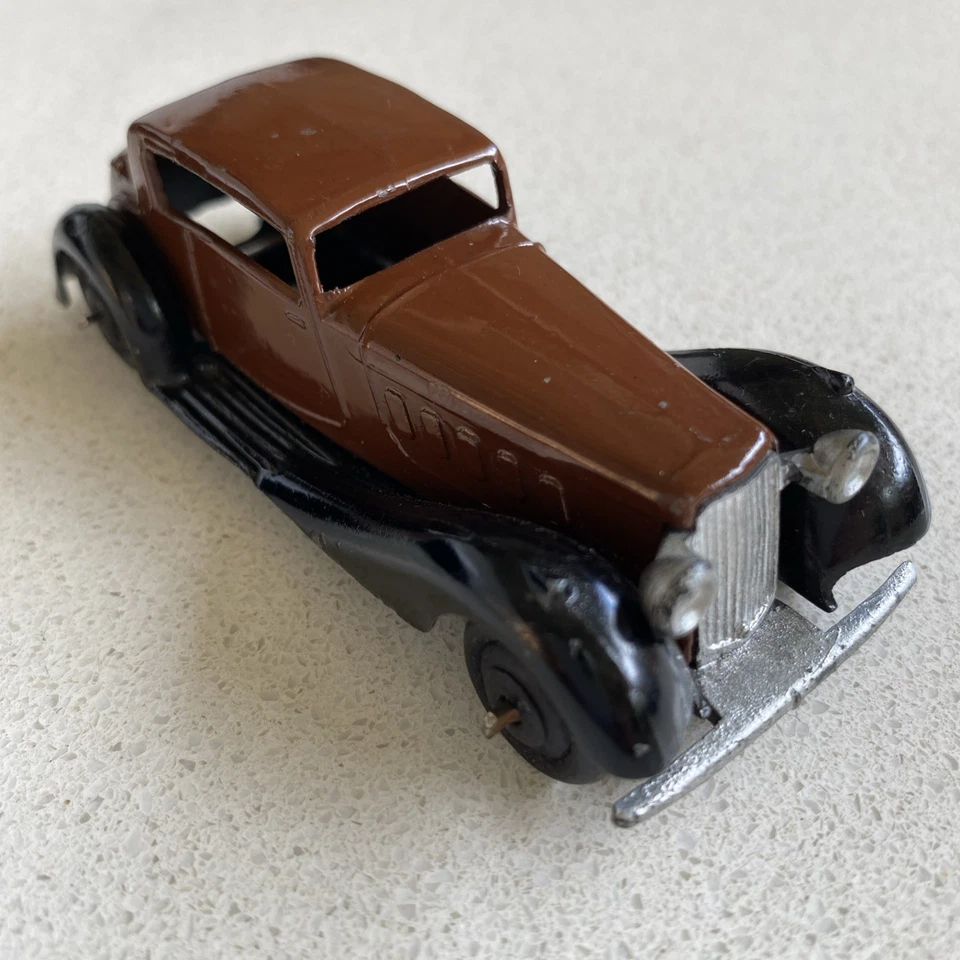 Dinky Toys 36C Humber Vogue made in England RARE Dark Brown NEAR MINT - Image 2 of 4