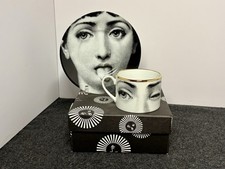 Piero Fornasetti Tazza da tè e piattino Tema e Variazioni L'antipatico con scatola NUOVO