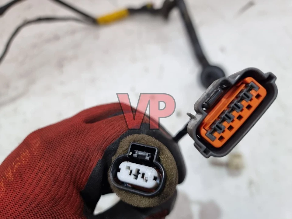 Mitsubishi Fuso Canter 2013 - sistema operativo conductor puerta delantera derecha cableado telar MK649556 Foto 4 de 4