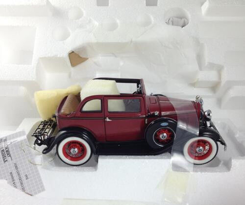 FRANKLIN MINT 1932 FORD V-8 BONNIE & CLYDES CAR MAROON BLACK 1/24 SCALE - Picture 2 of 6