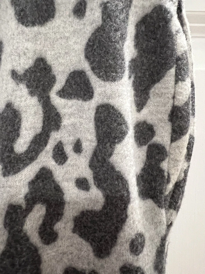 Pantalones de chándal grandes Wandering Dreams grises con estampado de leopardo/animal Foto 2 de 4