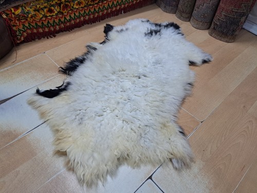 Turkish Sheep Skin, Lamb Hide, Small Mottled Skin, Lamb Leather, 1.9 x 3.3 ft - Picture 15 of 20