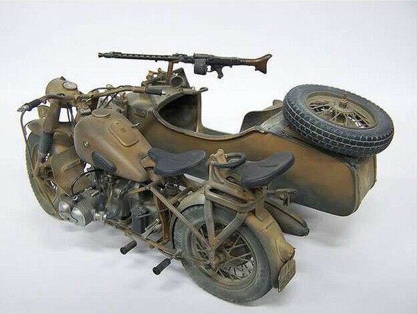 Italeri Motorrad Inkl. Seitenwagen Plastik Model Bausatz Scale 1:9 - 510007403-image