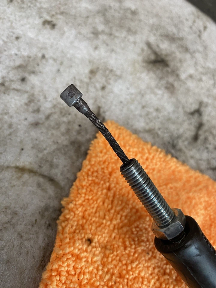 Suzuki Katana 600 2004 OEM embrague cable stock Foto 3 de 4