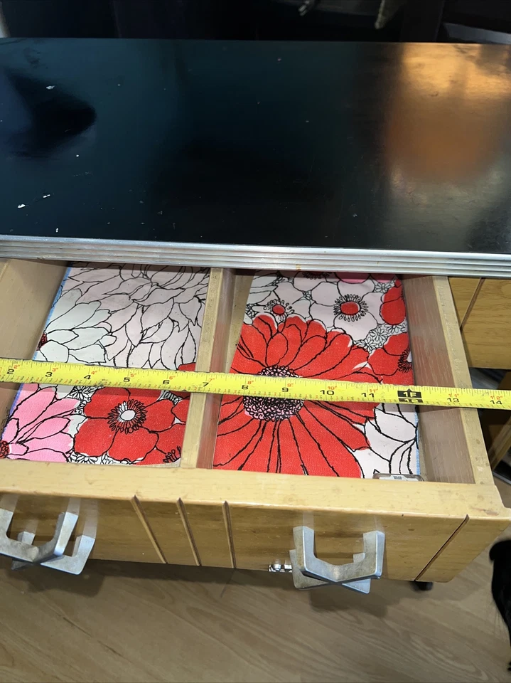 Mesa de manicura esterilizadora vintage de los años 40 Beauty Shop - tapa de baquelita Foto 4 de 4