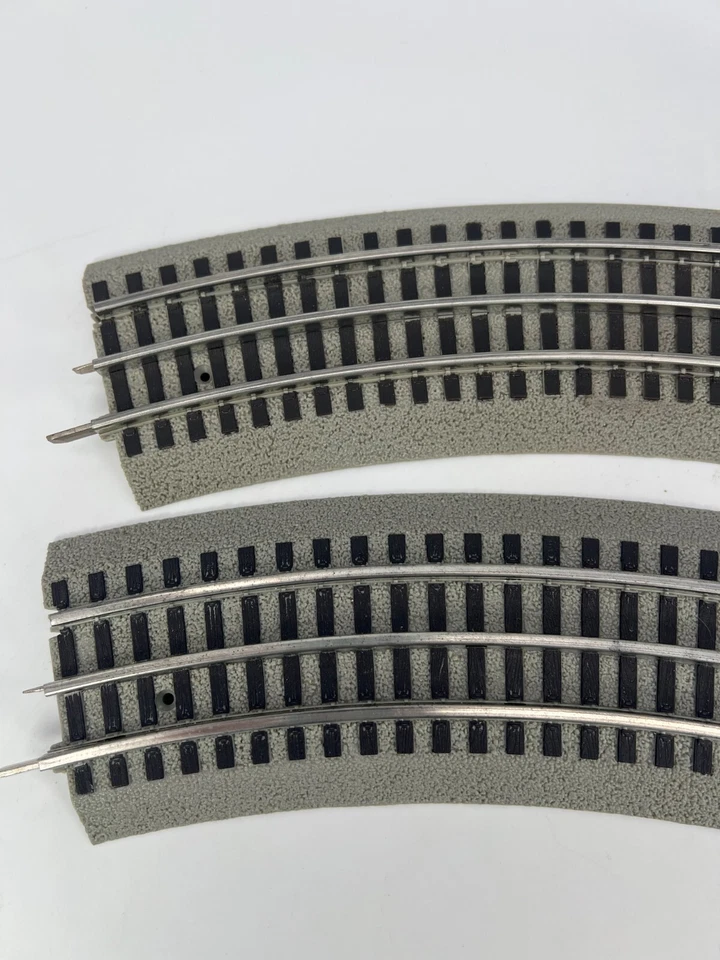 Lionel Fastrack O Gauge 0-36 Full Curve Set of (2) Good Condition - Image 2 of 4