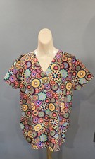 MediumCassandra O Women's V-Neck Scrub Top, multi-colored GeoBlend Print