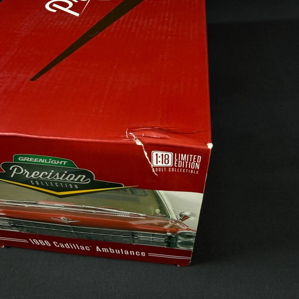 Greenlight Precision Collection - Cadillac Ambulance Hard Top 1966, 1/18 NOVO - Imagem 4 de 4