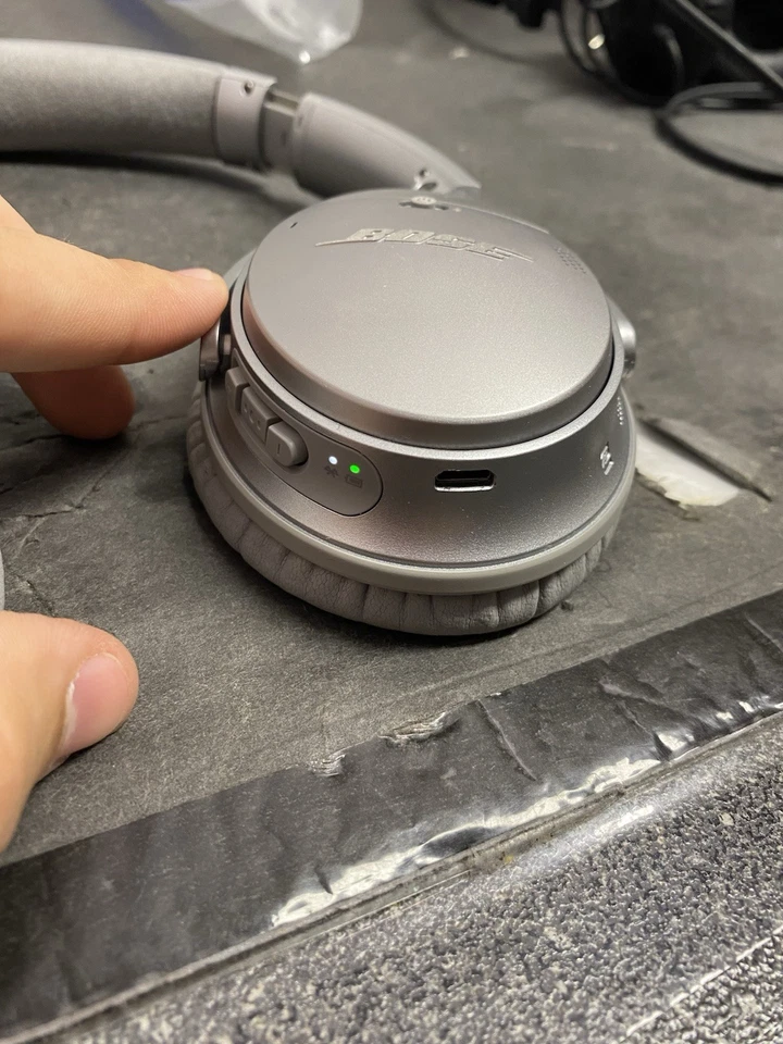 Bose QuietComfort 35 I Noise Cancelling headband Wireless Silver Headphones QC35 - Image 2 of 4