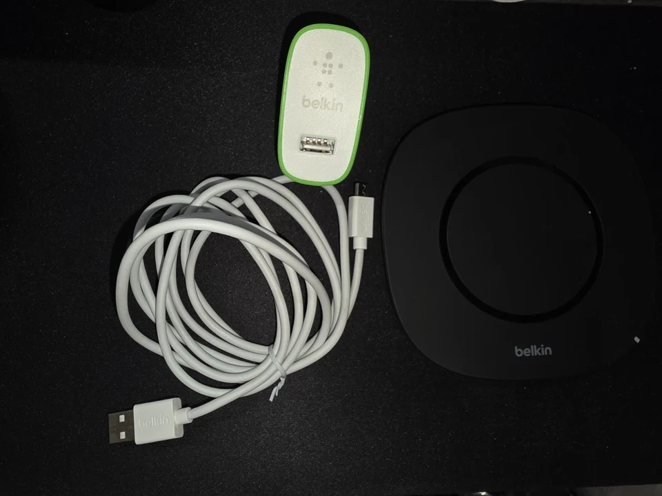 Almohadilla de carga inalámbrica automática Belkin F8M747 negra (probada) con cable Foto 2 de 4