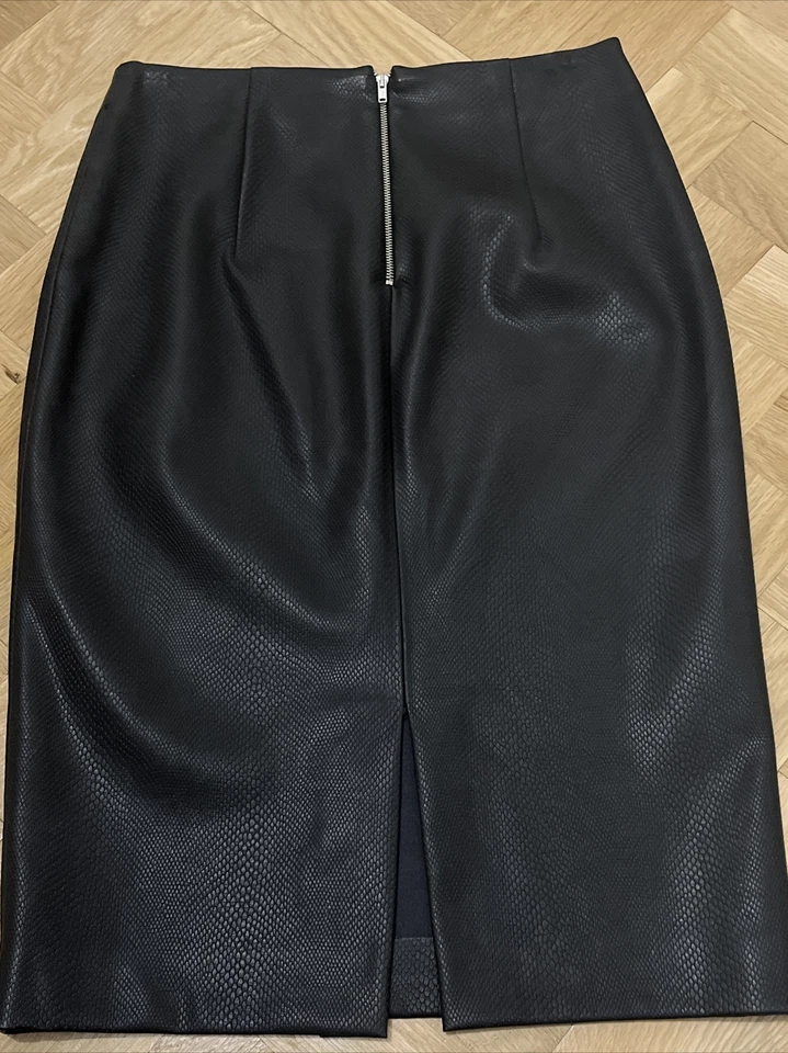 ZARA BLACK FAUX LEATHER MIDI PENCIL SNAKESKIN LOOK SKIRT SIZE EUR M / MEX 28 - Image 4 of 4