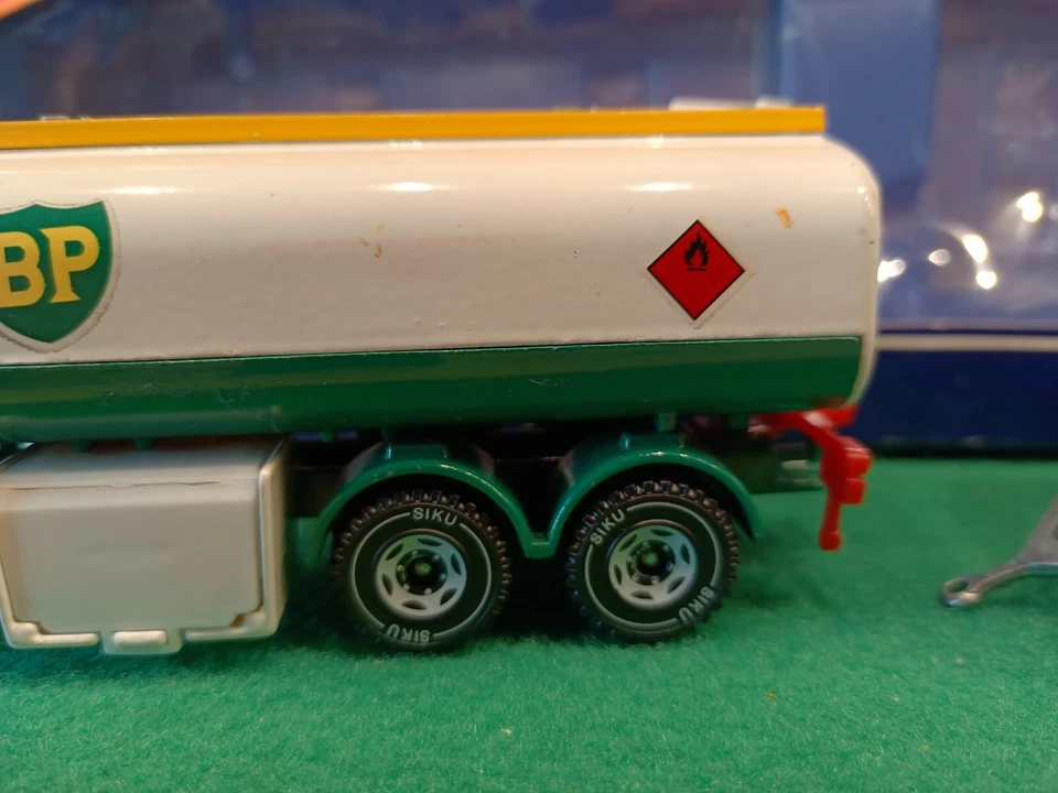 Siku 3718 Mercedes con Rimorchio Cisterna BP Scala 1:55 - Immagine 3 di 4