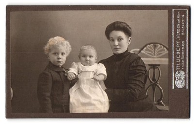 Fotografie Th. Liebert, Verden / Aller, Brückstraße 14, Familienporträt mit Mut 