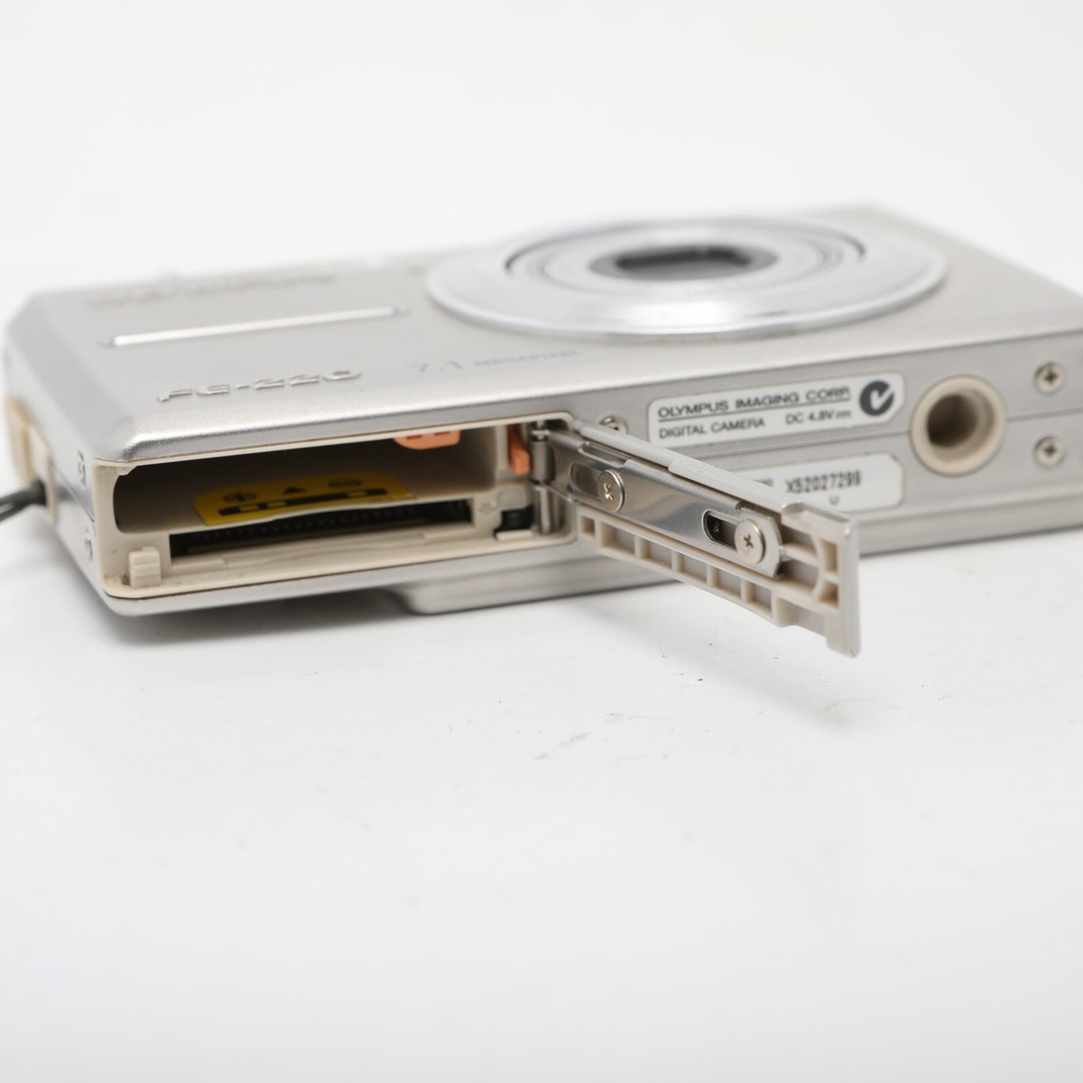 Olympus FE-220 Digital Camera 7.1MP Silver 3x Zoom PARTS