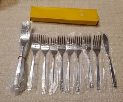 CUSTOMCRAFT CUS3 FLEUR DE LIS Stainless Flatware 16 Forks & 1 Butter Knife. A6
