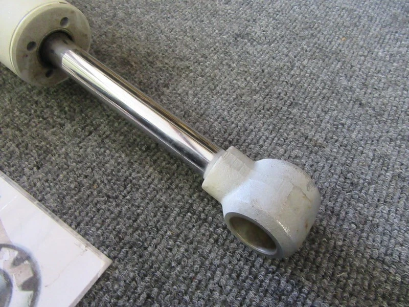 D4E Evinrude Johnson OMC 387792/329519 Shock Absorber & Bracket OEM Boat Parts - Image 3 of 4