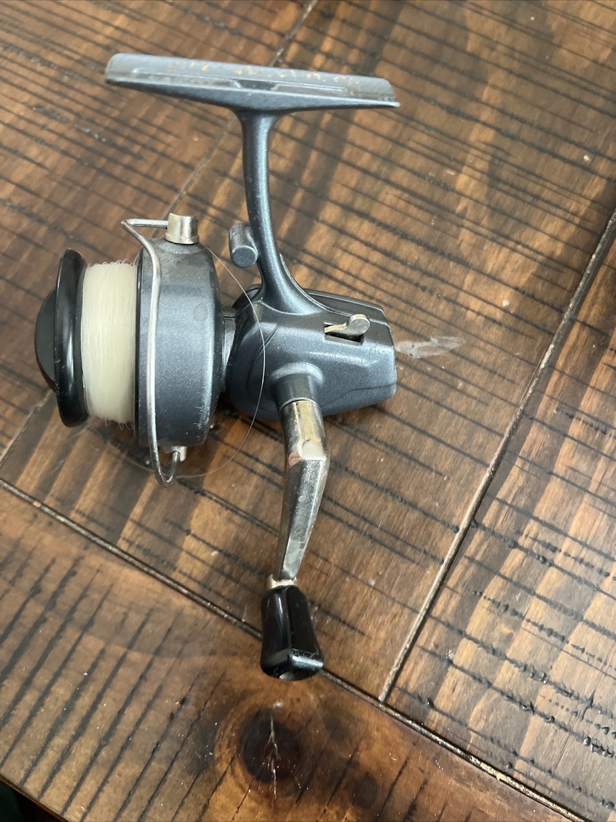 Vintage Daiwa 401A Fishing Spinning Reel Working Well!! Free