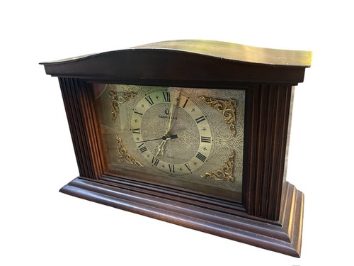Mantle Table Clock Wood Brown Vintage 1970's Roman Numerals Caravelle - Picture 3 of 10