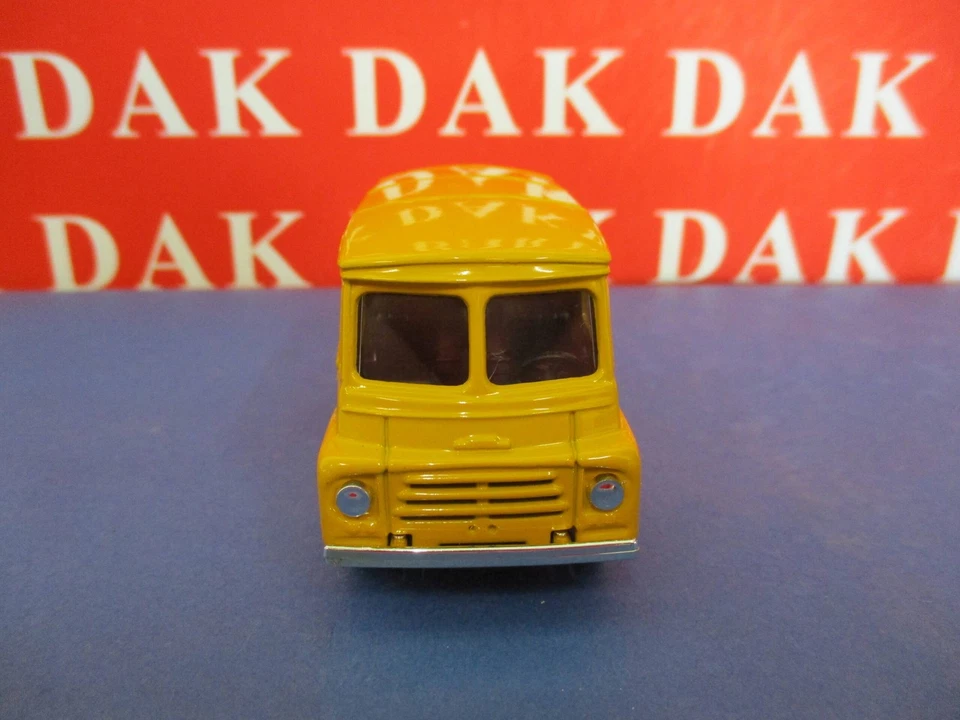 Die cast Modellino Furgone Morris LD150 Van Pinder by Corgi - Immagine 3 di 4