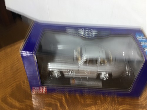 Terah Collectors Edition 1954 Mercedes-Bentz 300 SL 1:24 Die Cast Car. NIB NOS - Picture 2 of 5