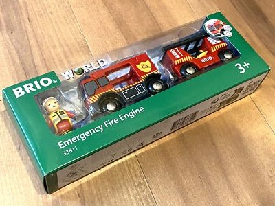 BRIO WORLD Emergency Fire Engine with Light & Sound 33811 Wagon and Firefighter.
