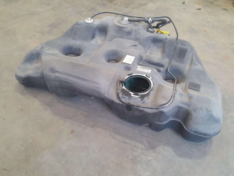 Ensamblaje de tanque de combustible Nissan Maxima 2016 Tanque de gasolina OEM 172023TA0A Foto 3 de 4