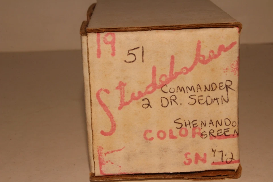 Shrock Bros 1951 Studebaker Commander sedán de 2 puertas con caja escala 1:72 Foto 2 de 4