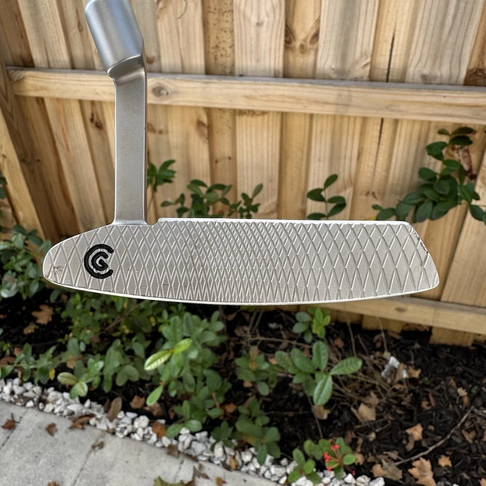 LH Cleveland HB Soft 2 #1 Slight Arc Putter Plumbers Neck 35" w/ Headcover LEFT - Image 2 of 4