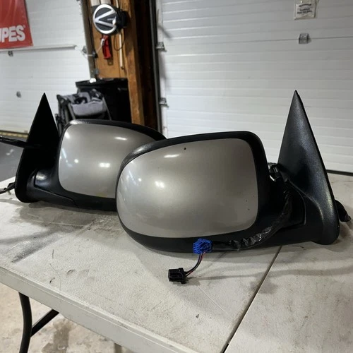 03-06 Avalanche Silver Birch metallic Pair of Power Door Mirrors Turn Signal