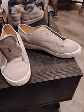 Women  s Vionic Keke Suede Lace-Up Sneaker Light Gray Size 9 EU 41