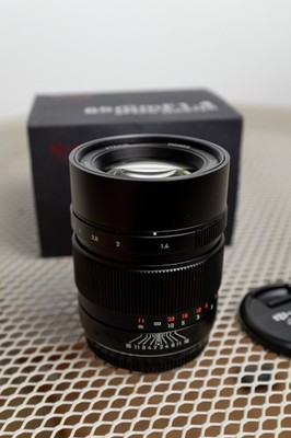 Zhongyi Mitakon Speedmaster 65mm F1.4 Objektiv für das Fuji GFX System mit OVP