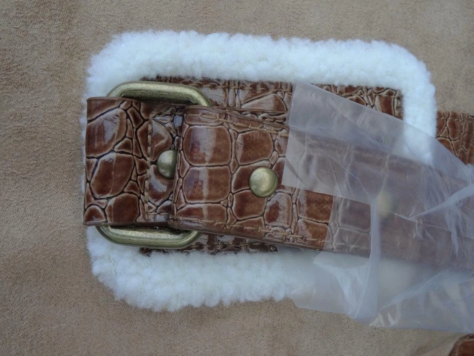 Bath & Body Works - Bolso de Lona Viajero Marrón Imitación Gamuza Piel Cocodrilo Equipaje de Mano  Foto 4 de 4