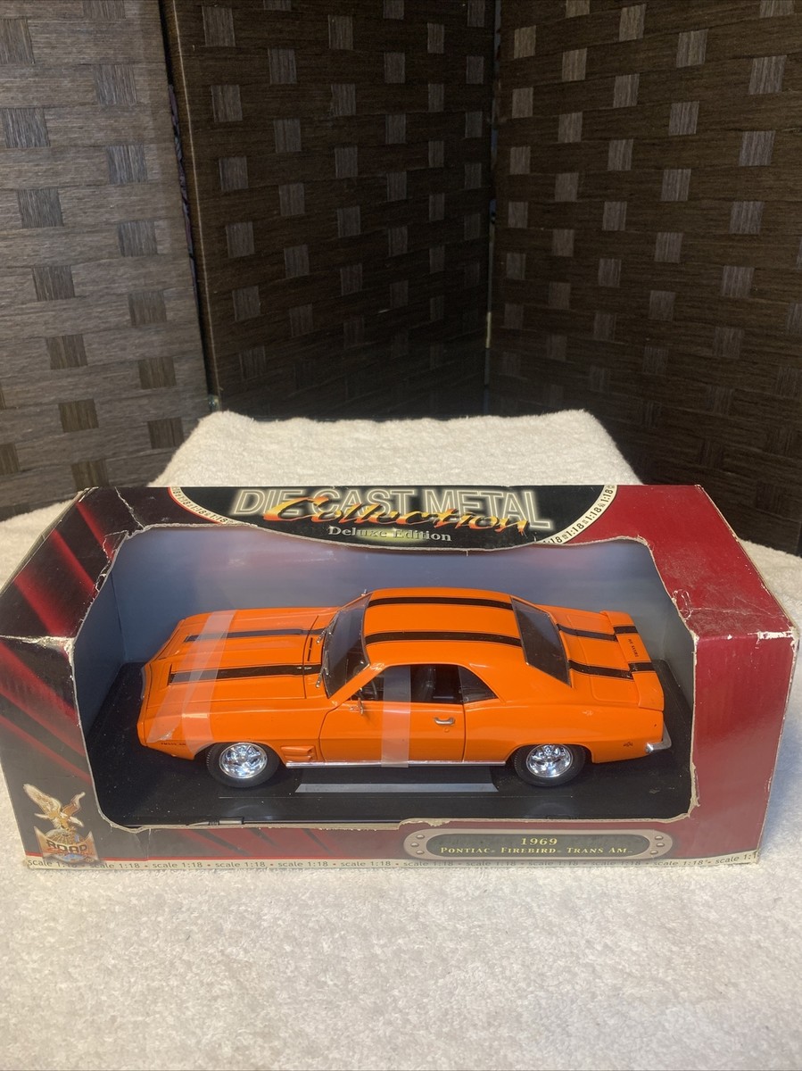 ロードシグネチャー1/18 1969ポンティアック　トランザム　中古美品 Road Signature 1/18 Deluxe Edition 69 Pontiac Firebird Trans