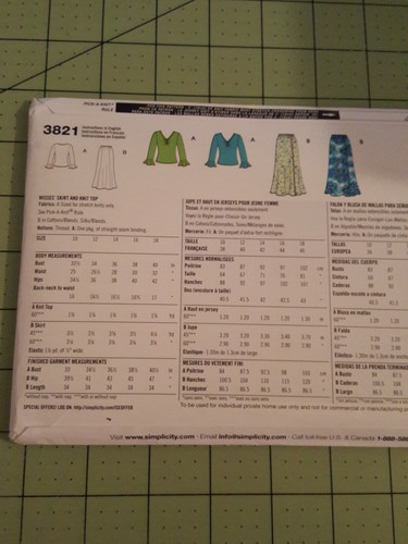 Gonne e top in maglia modello Simplicity 3821 taglie 10 12 14 16 18 NON TAGLIATI - Foto 4 di 4