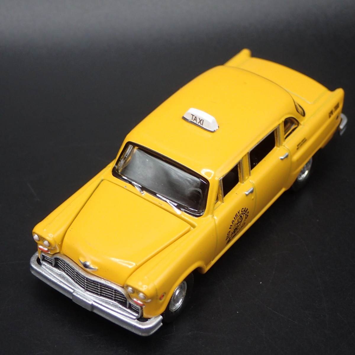 No558 ミニカー1/18 1977 Checker Taxi Poppy Fiction 1977 Checker Taxicab Diecast Model Car