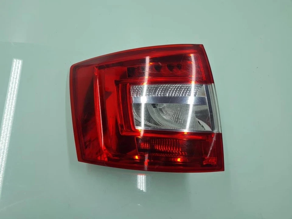 5E9945095B Enjoliveur Inf Feu Arriere Gauche pour SKODA OCTAVIA COMBI (5E 140688 - Photo 4/4