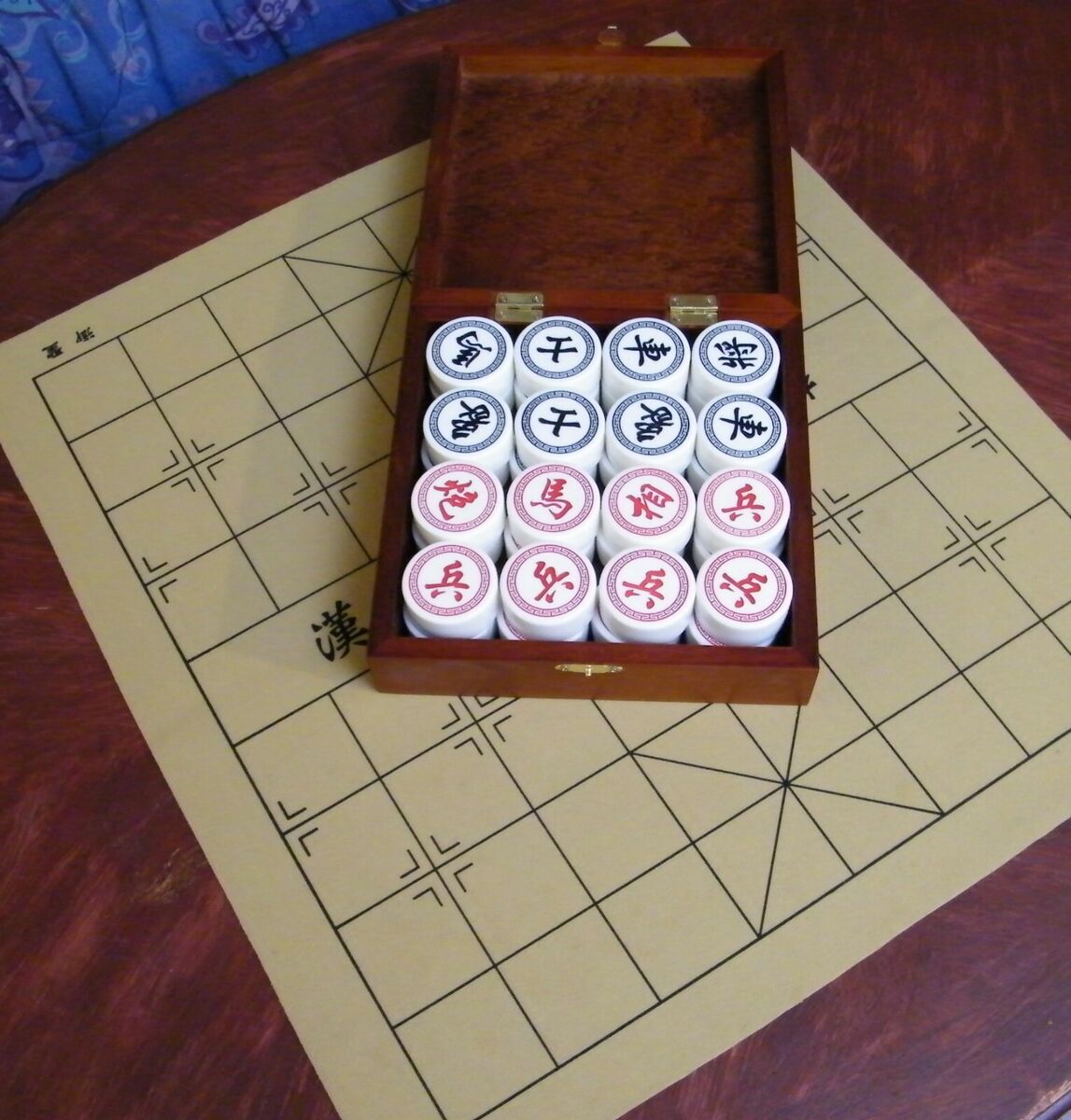 XIANGQI (CHINESE CHESS) 4.2 cm PIECES, 20 inch FAUX SUEDE PLAYING MAT (878)