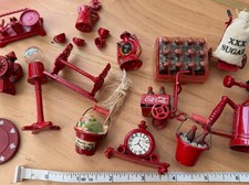 Lote de 20+ miniaturas rojas diecast para casa de muñecas de colección - Coca-Cola, Gumball, juguetes de tienda