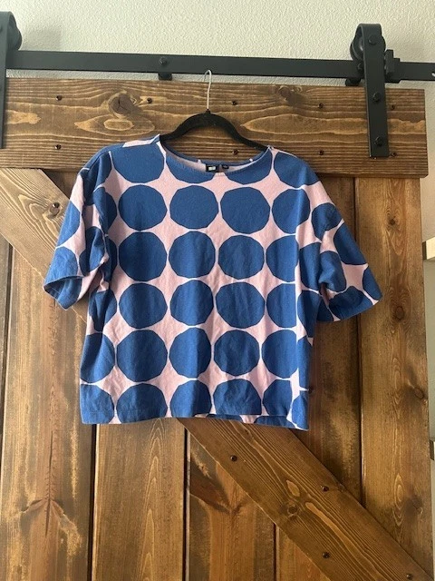 Camiseta para mujer Marimekko diseño finlandés rosa con grandes círculos azules - talla S Foto 2 de 4