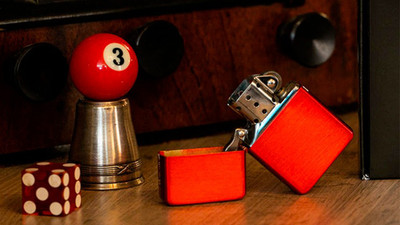 Ignite (Red) by Gentlemen's Magic & Urbain Feuerzeug erzeugt Feuerblitz rot
