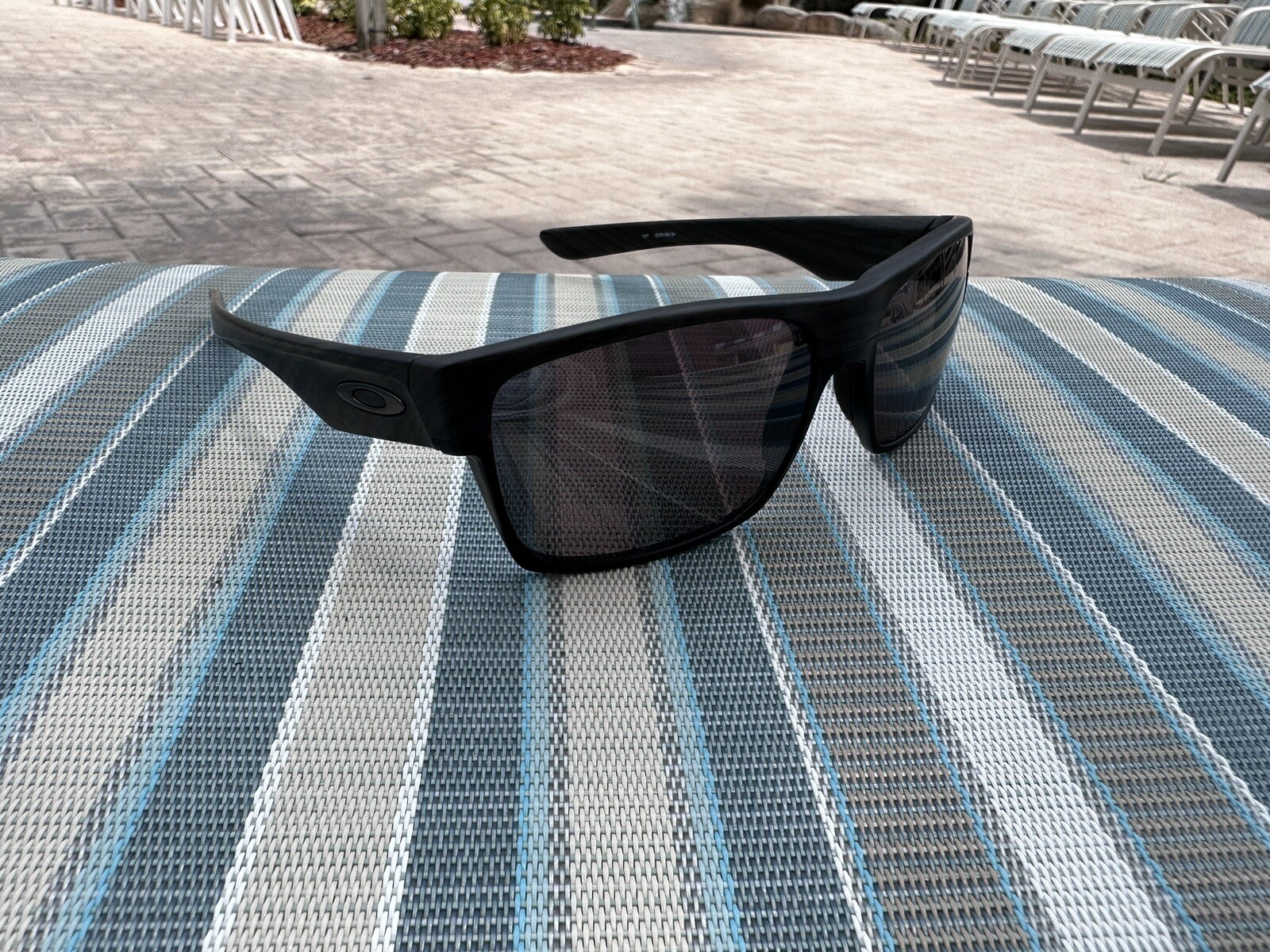 Oakley Twoface Rectangular Sunglasses for Men Woodg… Gem