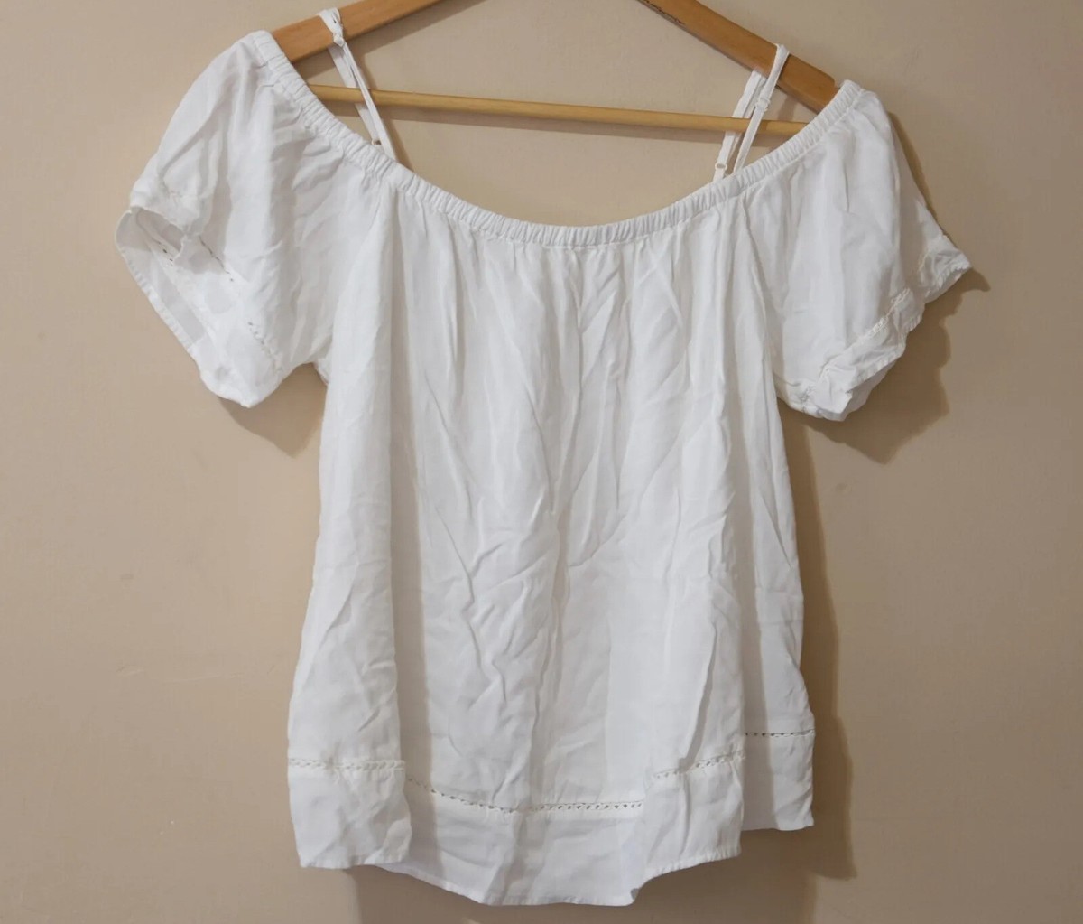 Old Navy Women's S White Eyelet Cold Shoulder Top Short