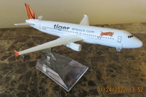 Tiger Airways Airbus A-320 Nice Die Cast 1:400 Scale A/C Model + Display Stand